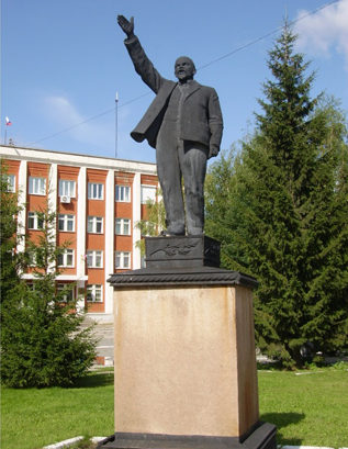 Ныне на яковлевском постаменте на площади перед администрацией Невьянска находится памятник Ленину