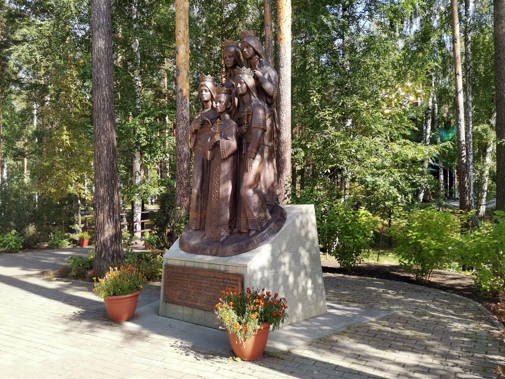 Памятник царским детям