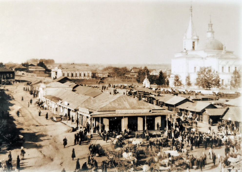 Торговая площадь, торговые ряды и Богоявленская церковь в поселке Режевской завод (ныне город Реж)