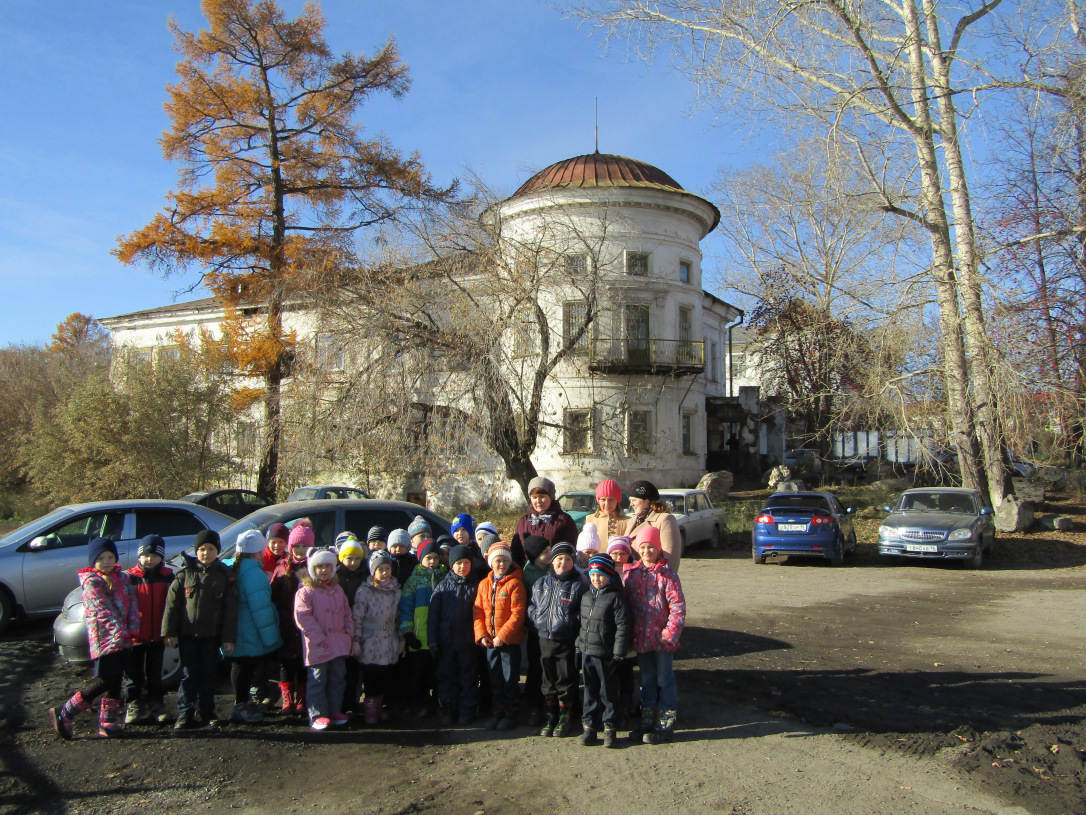 Первоклассники Первой школы на экскурсии по городу Реж вместе с турфирмой «Малыш и Карлсон»