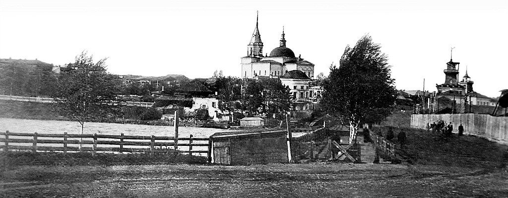 Вид на плотину и левобережную (административную) часть поселка Режевской завод. Фото начала XX века