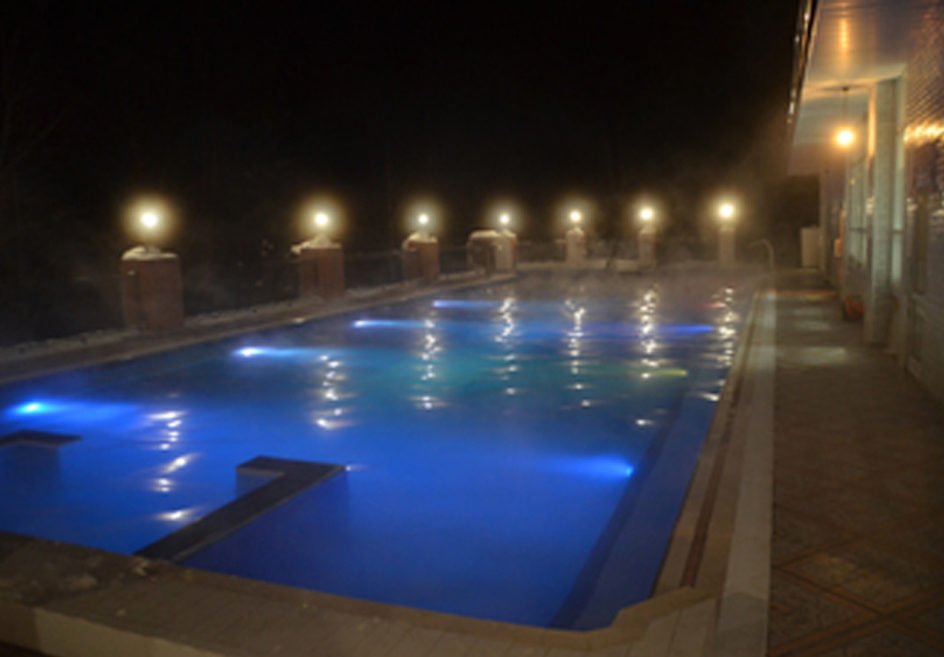 Термальный бассейн курортного комплекса "Баден-Баден"
