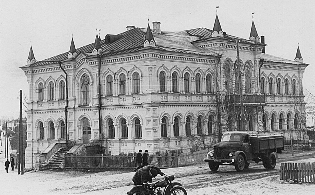 Первая школа (Режевская школа № 1) в середине XX века