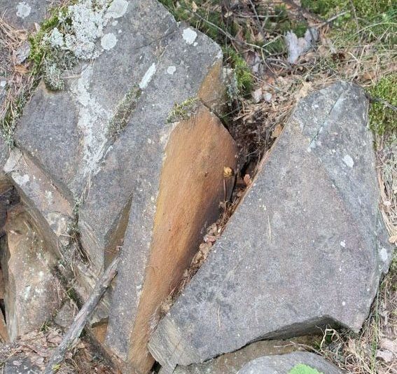 Горновой камень в карьере горы Точильной