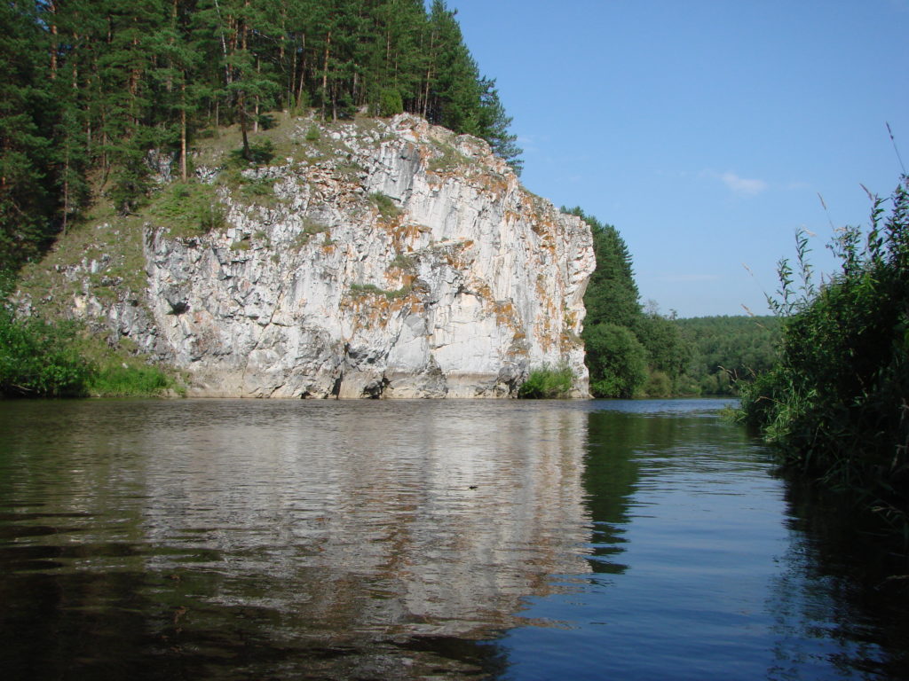 Известняковая скала на реке Реж между Першино и Голендухино