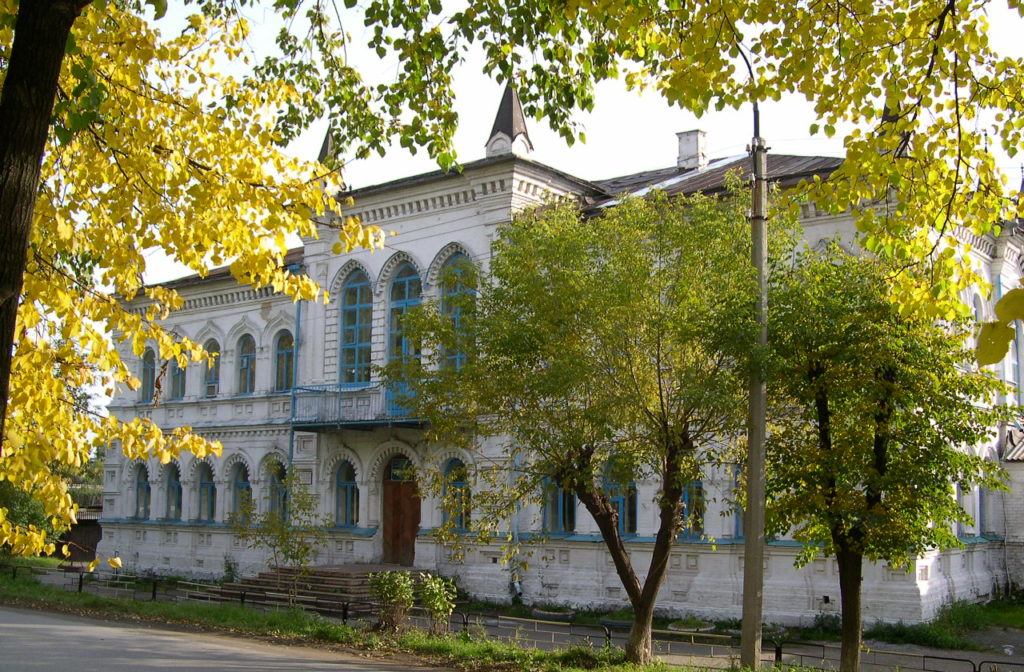 Школа № 1 — один из двух главных символов николаевской эпохи в Реже