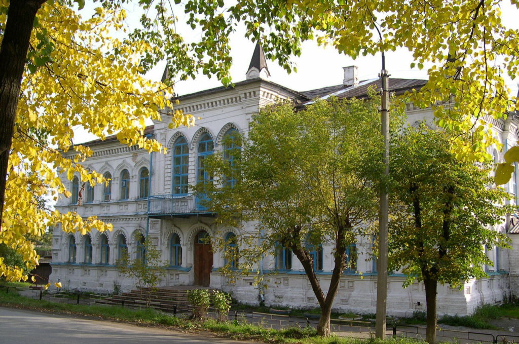 Первая школа сегодня. Фото Дениса Рычкова