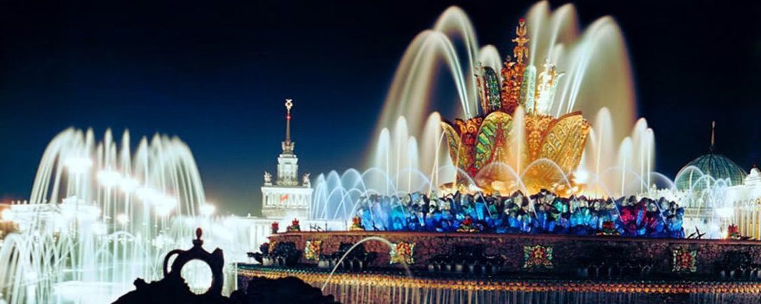 Фонтан «Каменный цветок» на ВДНХ в Москве — творение Данилы Мастера, чьим прототипом стал наш земляк Данила Зверев