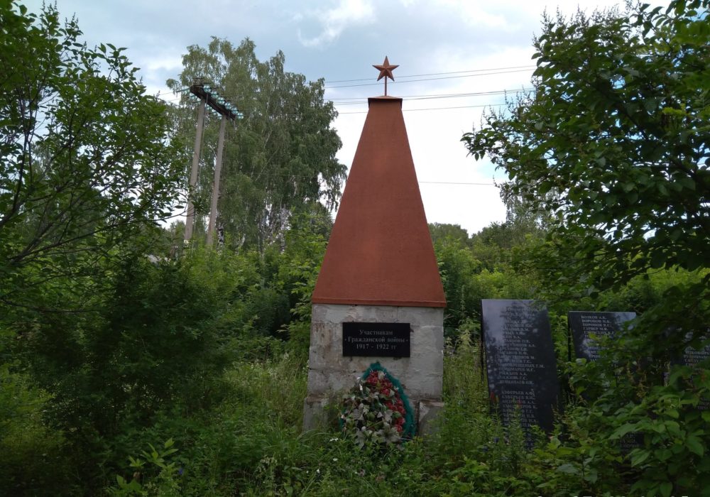 Памятник в Крутихе