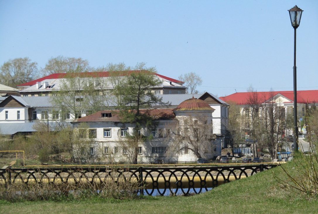 Май. Вид на Господский дом