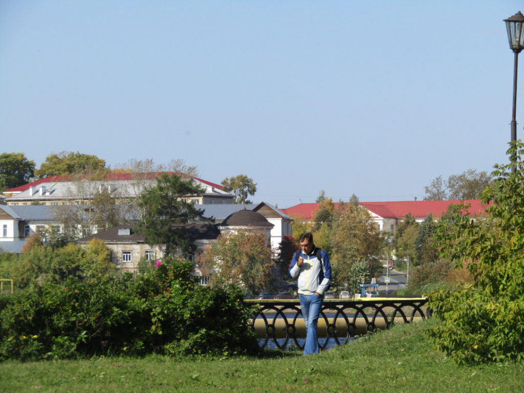 Сентябрь. Вид на Господский дом в Реже. Фото с правого берега Режевского пруда
