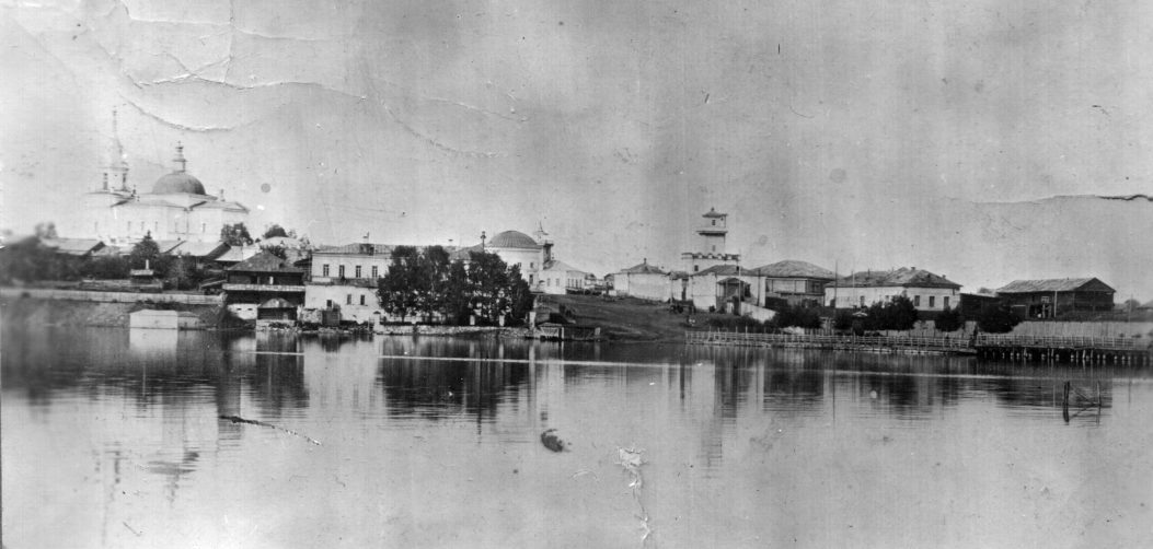 История города Режа 1861 - 1917: вид на центр поселка с правого берега пруда Фото начала XX века