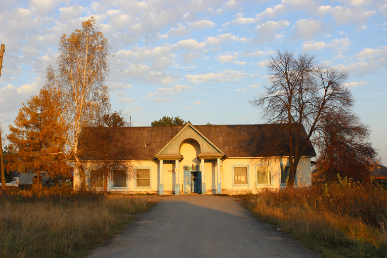 Пример провинциального «советского» классицизма в поселке Озерном