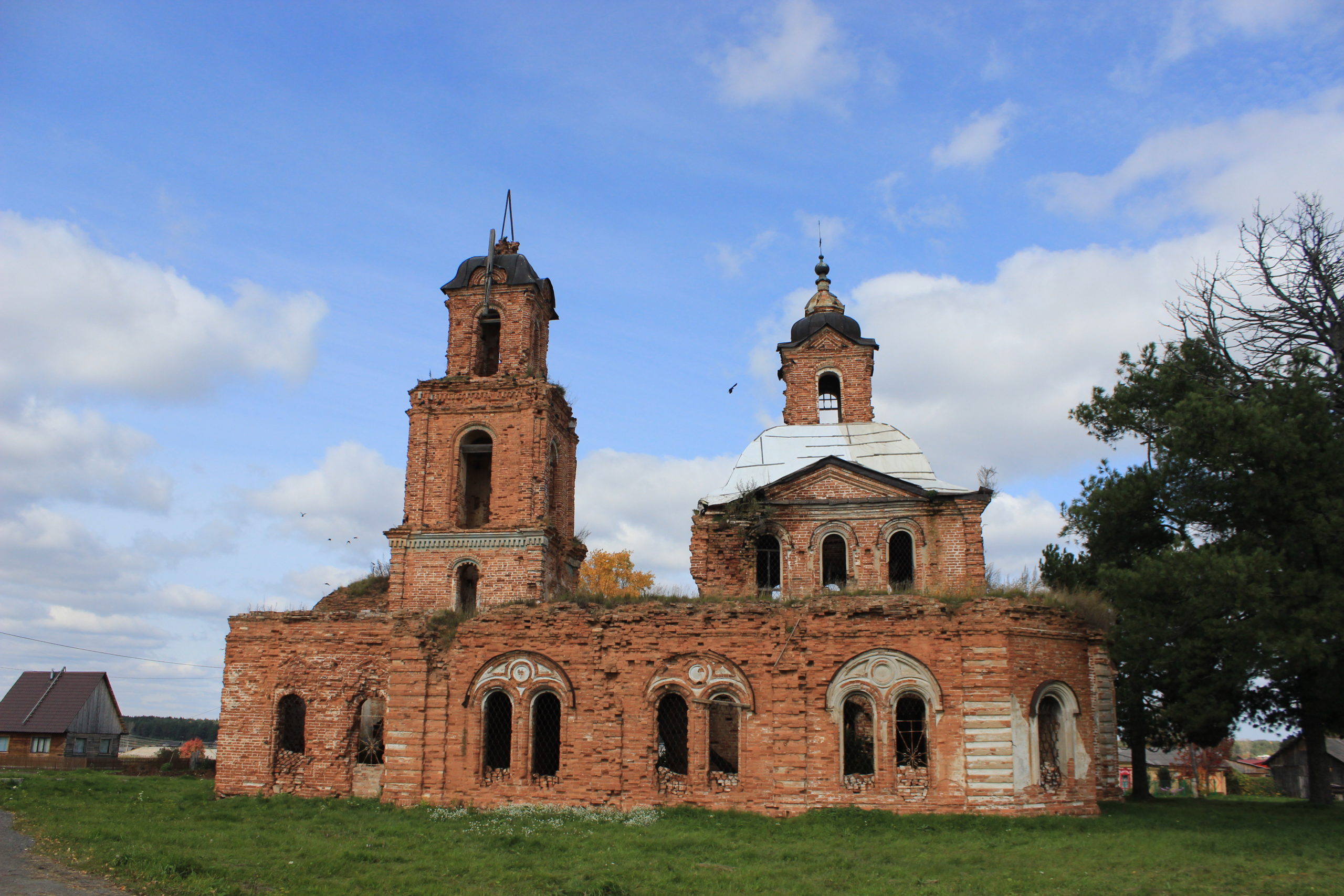 Леневское: Крестовоздвиженский храм