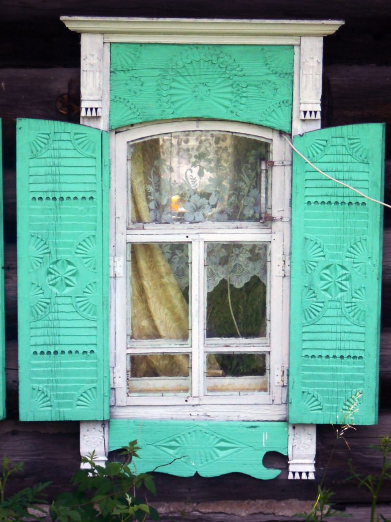 Самый выдающийся наличник с солярной (солнечной) символикой в Чепчугово и один из лучших в Режевском районе