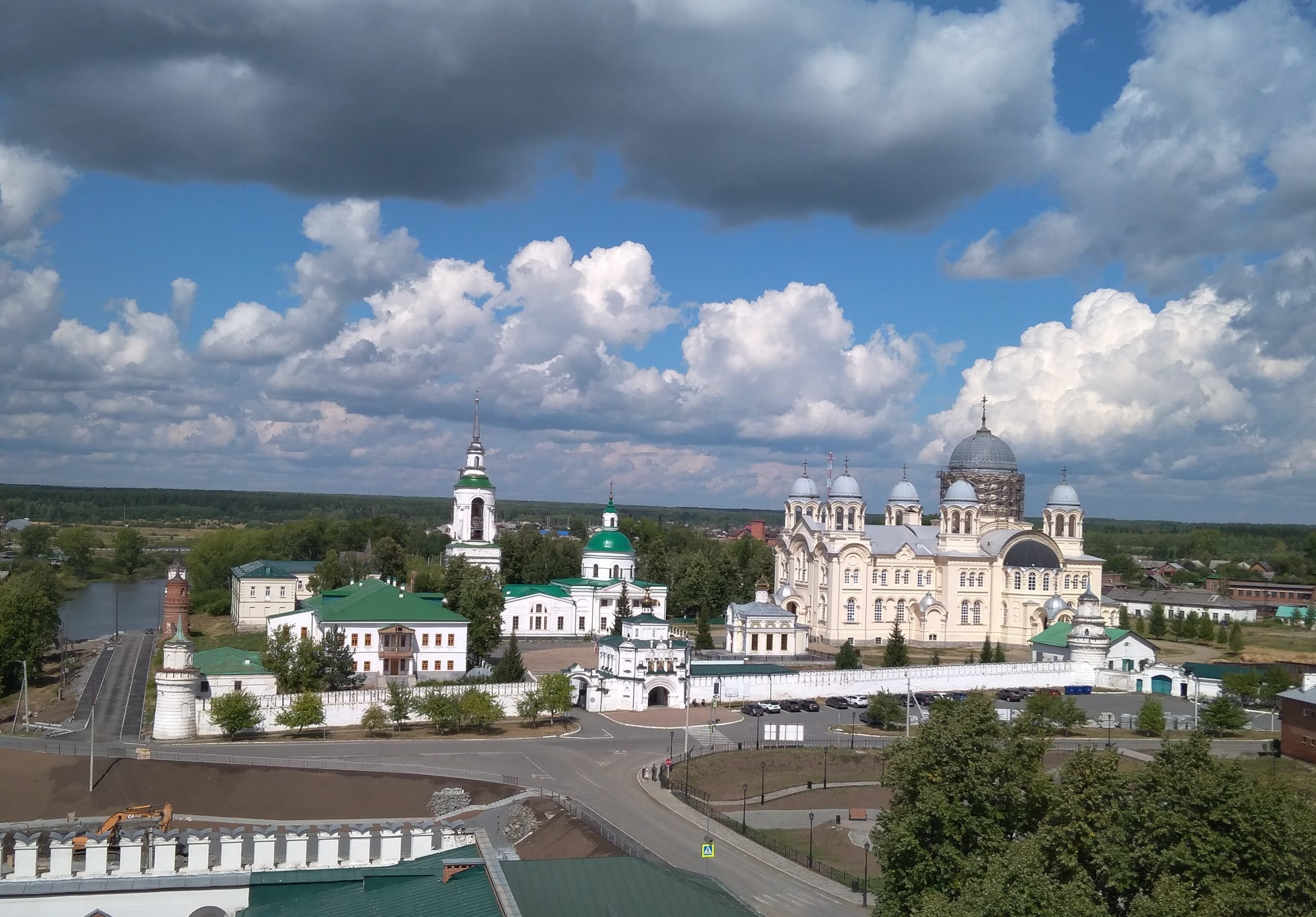 На фото: вид на Свято-Николаевский монастырь старейшего на Среднем Урале города Верхотурье