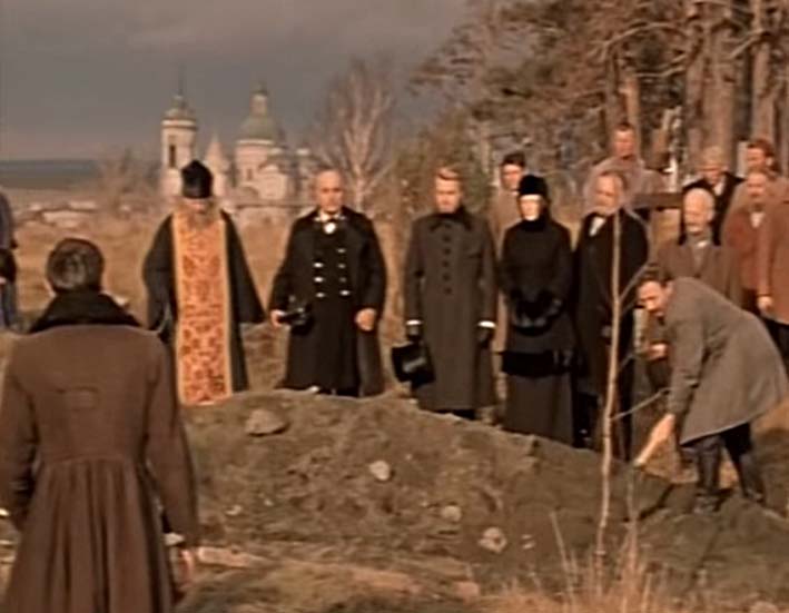 Кадр из фильма "Приваловские миллионы" с Николаевским храмом в Быньгах на заднем плане