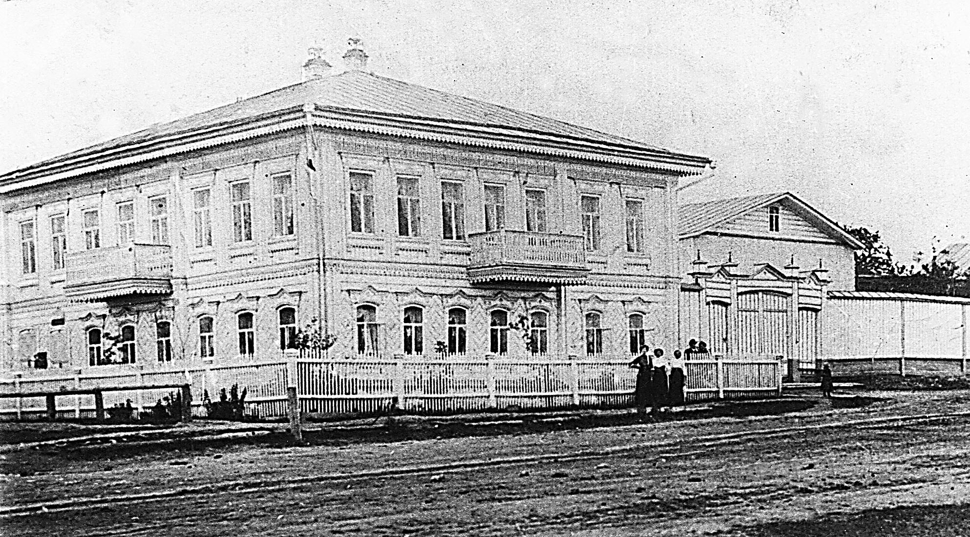 Дом купца Меншикова в Реже. После революции вплоть до 1970-х годов в нем действовали режевские почта и телеграф