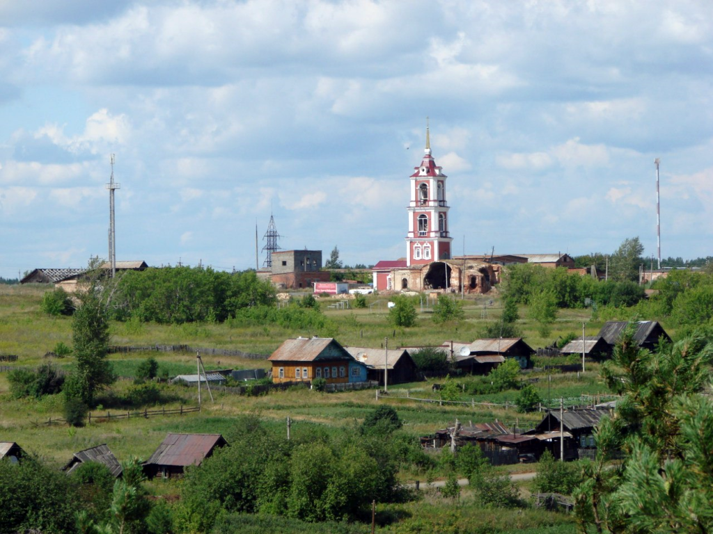 Вид на Георгиевский храм в селе Мироново с Мироновских скал