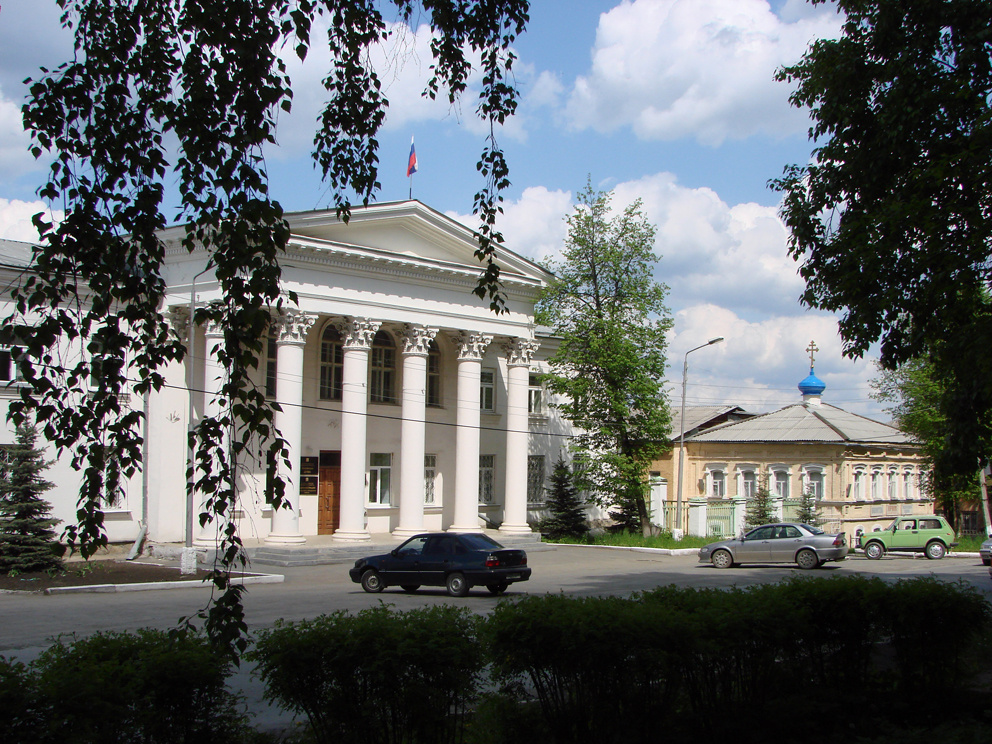 Администрация РГО и храм Иоанна Кронштадского в Реже