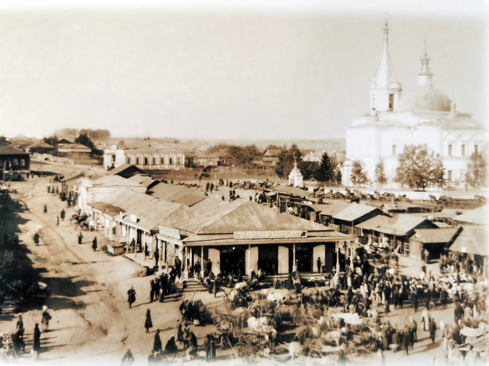 Торговая площадь, торговые ряды и Богоявленская церковь в поселке Режевской завод (ныне город Реж)