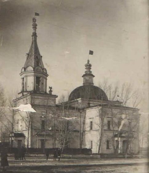 Первые годы советской власти. Красные флаги над Богоявленским храмом в Реже
