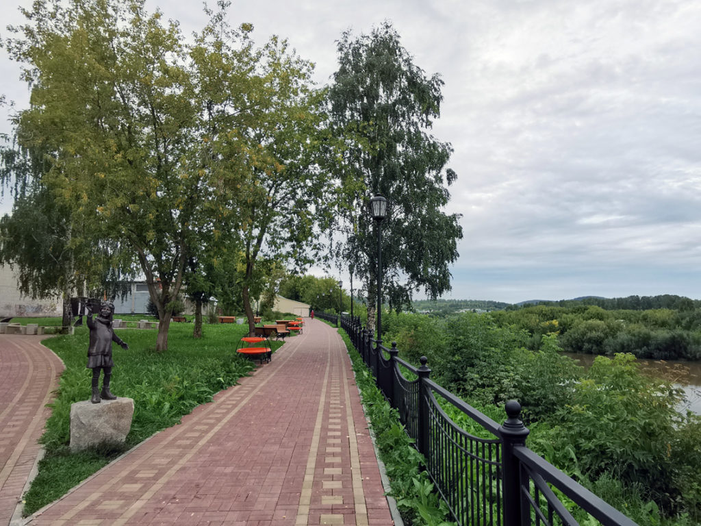 На фото набережная в Красноуфимске, в городе с самыми лучшими в Свердловской области в 2010 году показателями естественного прироста-убыли населения