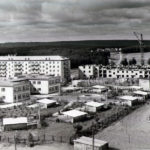 Реж. Микрорайон Семь ветров в конце 1970-х годов. На первом плане детский сад "Колокольчик". На заднем плане идет строительство дома по адресу Спортивная, 6