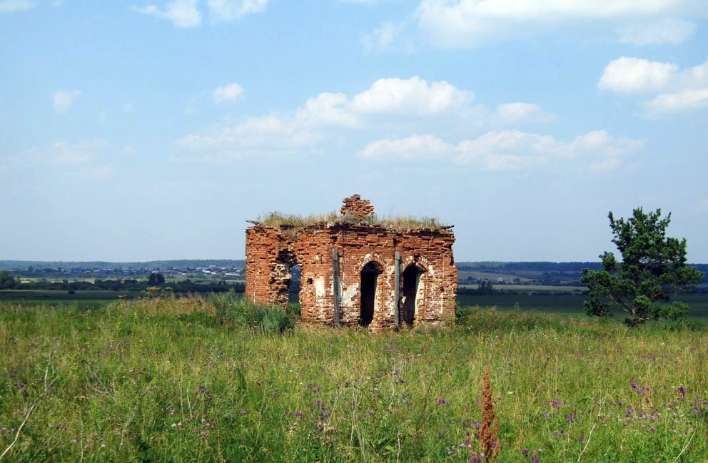 От деревни Бабиновой, образованной вблизи слияния Режа и Нейвы, на сегодня остались лишь развалины часовни Петра и Павла