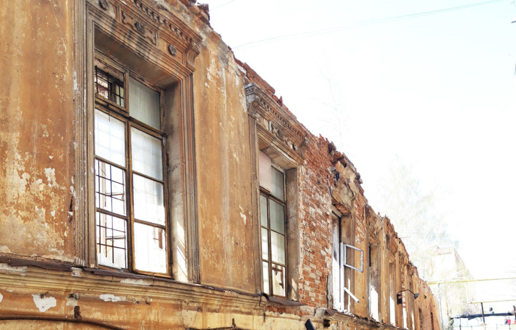Руины старейшего цеха старого Режевского завода в наши дни