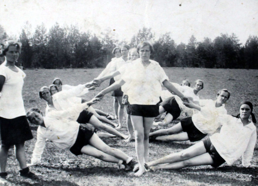 История Режа: гимнастический номер на Пионерской поляне у Белого камня