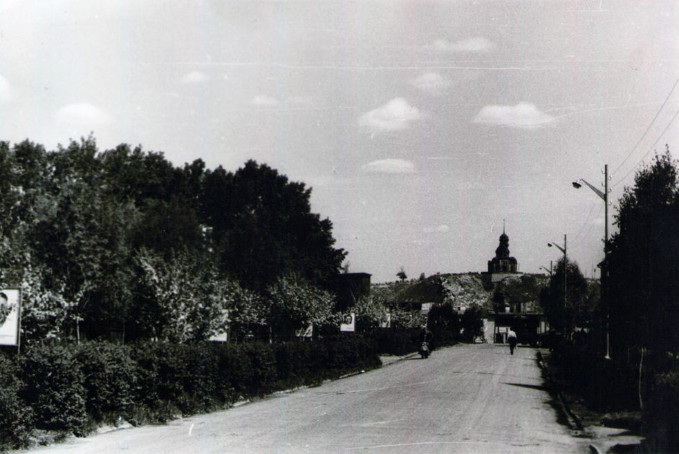 Реж. Вид с улицы Ленина на Орлову гору и храм Иоанна Предтечи в 1960-е годы