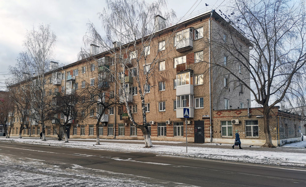 Реж. В 1968 году режевская поликлиника переехала из старого здания на улице Пушкина в новую 5этажку по улице Ленина, заняв первый ее этаж