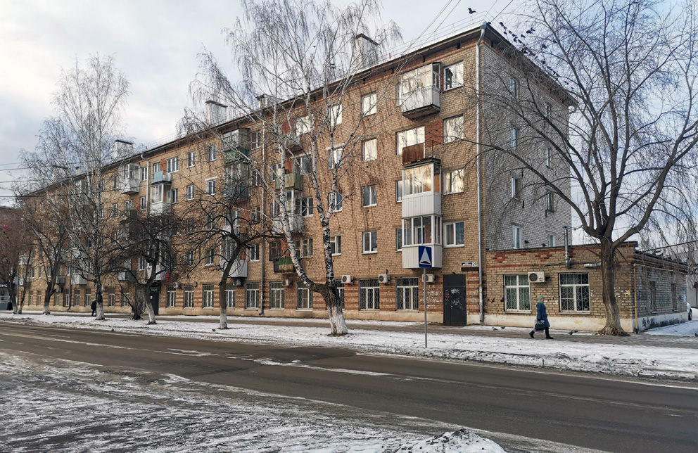 Реж. В 1968 году режевская поликлиника переехала из старого здания на улице Пушкина в новую 5этажку по улице Ленина, заняв первый ее этаж