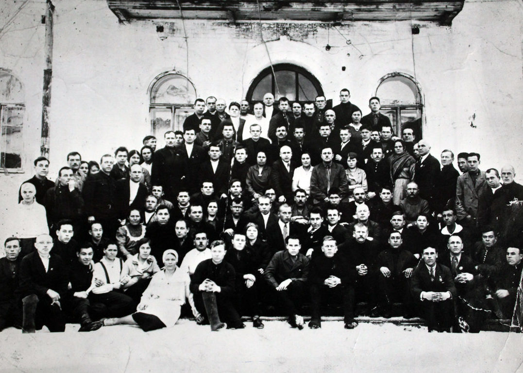 Слет стахановцев Режевского района в здании Первой школы. Фото середины 1930-х годов