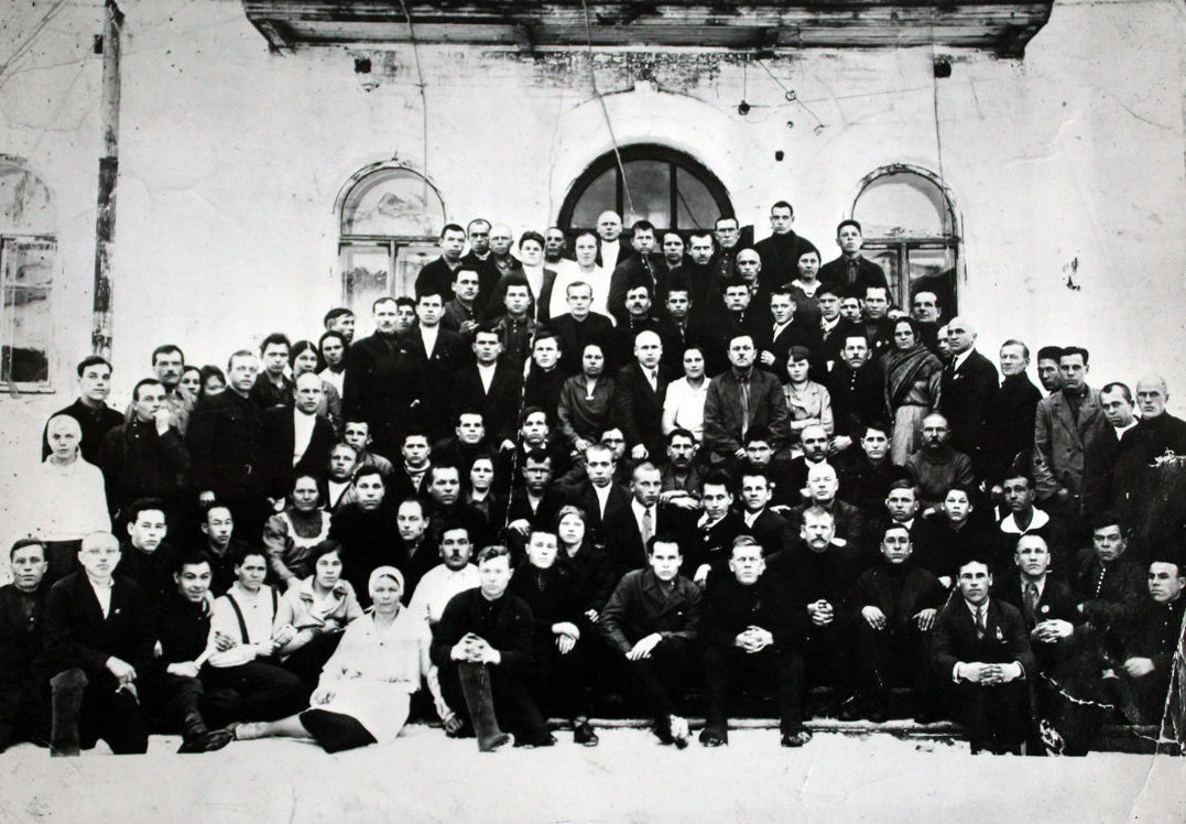 Слет стахановцев Режевского района в здании Первой школы. Фото середины 1930-х годов