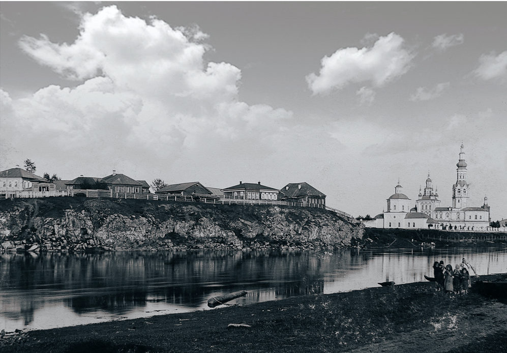 Вид на храмы Покровского монастыря в начале XX века