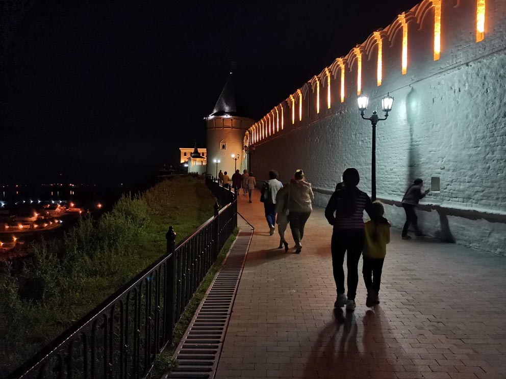 Вечерняя прогулка вдоль стен Тобольского кремля "Огни Тобольска"