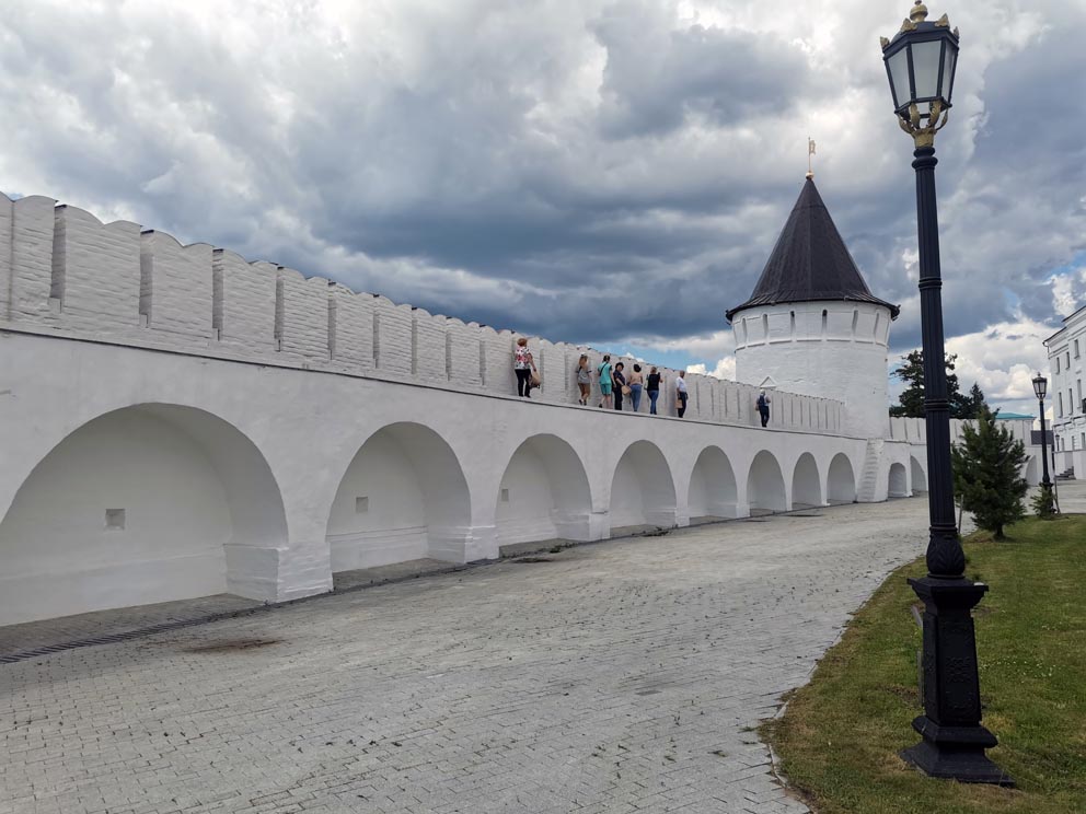 Прогулка по стенам Тобольского кремля вместе с турфирмой "Малыш и Карлсон"