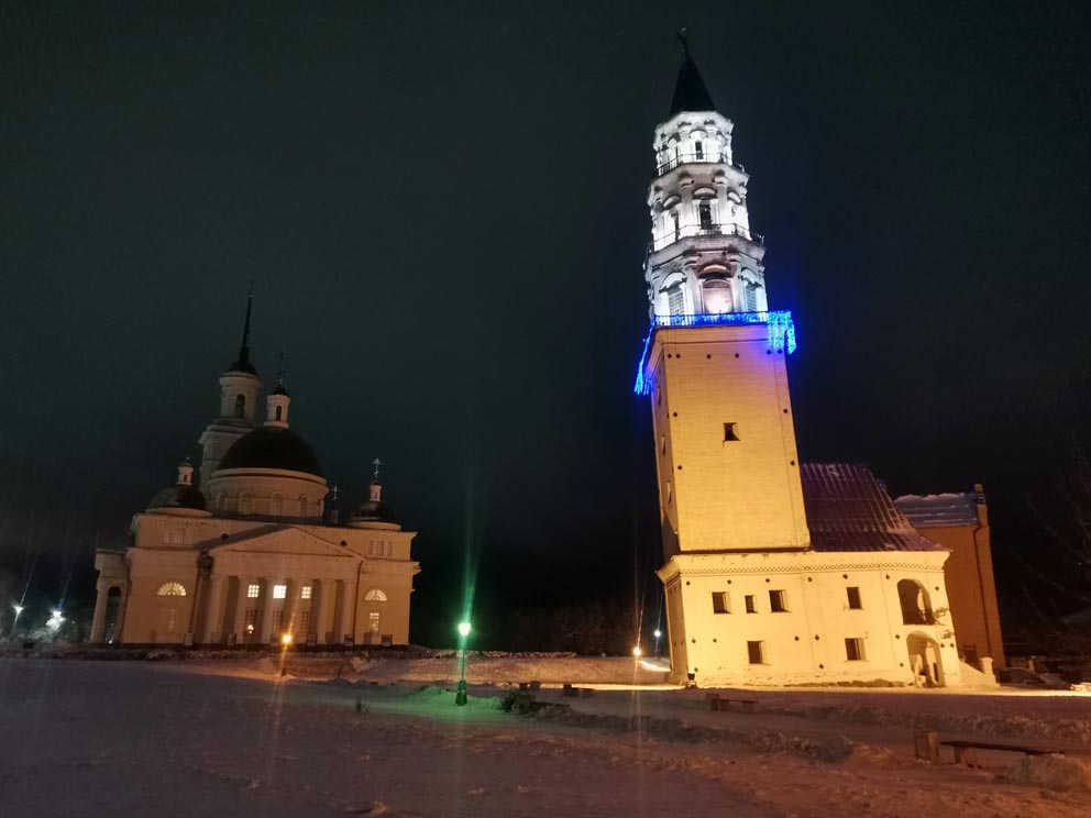 Экскурсия в Невьянск и Нижние Таволги. Невьянская башня в темное время суток